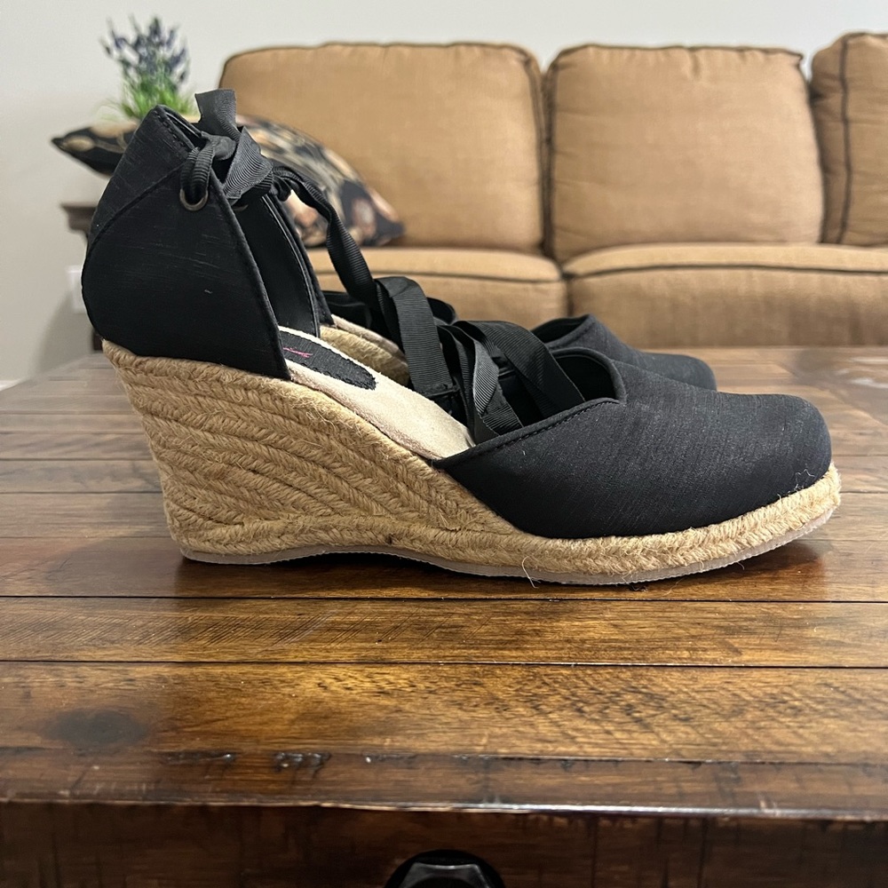 Like New Torrid Wedge Sandals, Black Size 11W